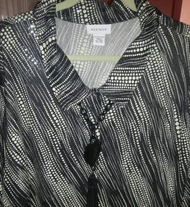Avenue long sleeve blouse size 30/32